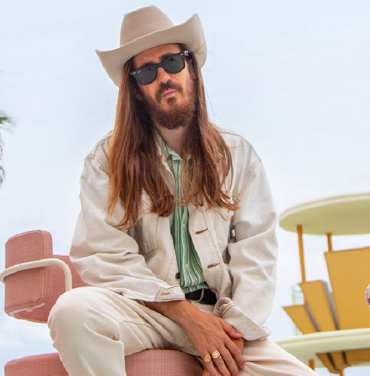 Carlos Sadness celebra el verano con “Jugo de Guayaba”