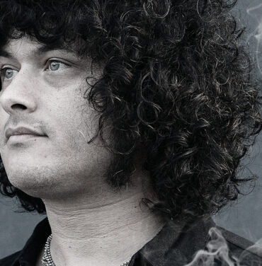 Cedric acusa a los Cienciólogos de asesinar a su perro