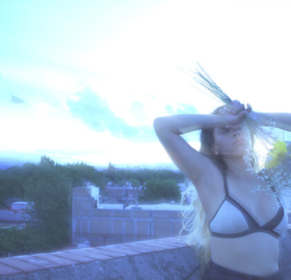 Charly Gynn estrena video para “Una Noche Más”