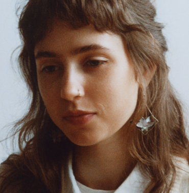 Clairo anuncia su nuevo álbum, 'Charm'
