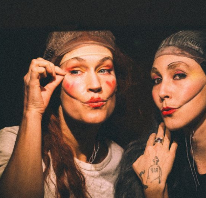 “Nothing But Garbage”, lo nuevo de CocoRosie