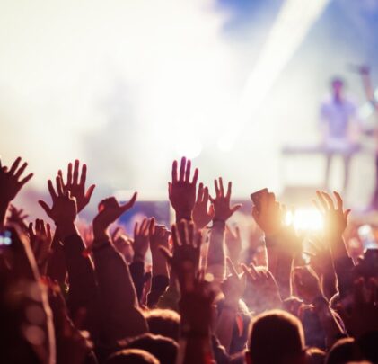 Un neurocientífico revela por qué la música en vivo nos genera tanto placer