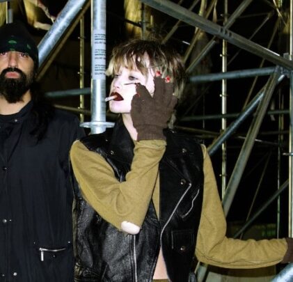 Crystal Castles comparte 
