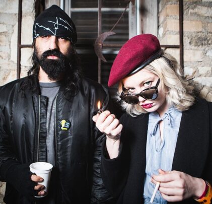 Crystal Castles adelanta más música