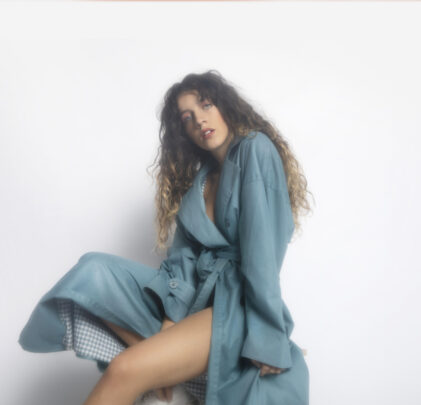 dani, un universo retro de pop bailable