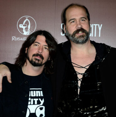 Foo Fighters interpreta tema junto a Krist Novoselic