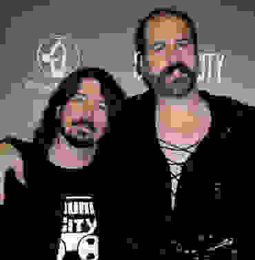Foo Fighters interpreta tema junto a Krist Novoselic