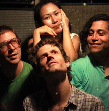 Nuevo tema de Deerhoof