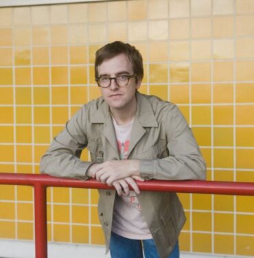 Dent May anuncia disco y estrena “Coasting On Fumes” con Jordana