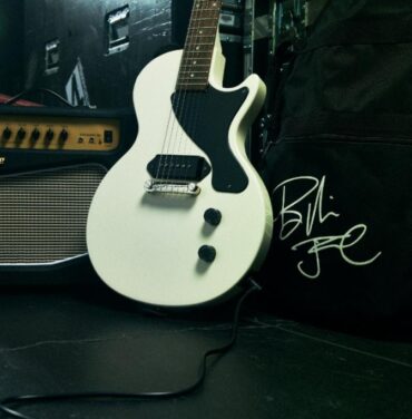 Billie Joe Armstrong estrena guitarra Les Paul Junior junto a Epiphone