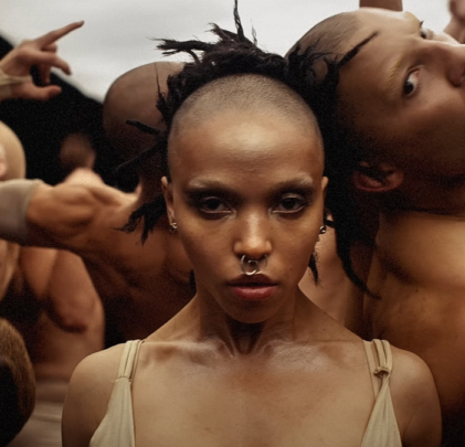 FKA twigs revela su lado más enigmático con “Perfect Stranger”