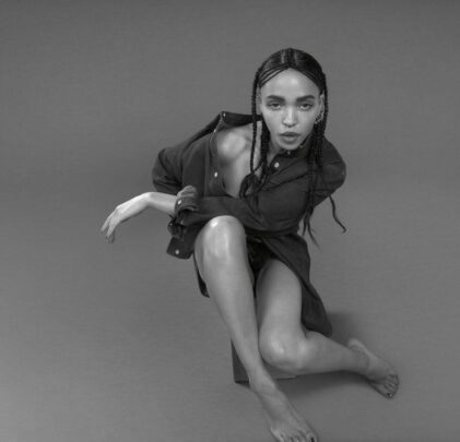 Anuncios de FKA Twigs con Calvin Klein son prohibidos en UK