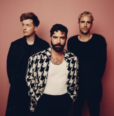 Foals comparte “Wake Me Up”