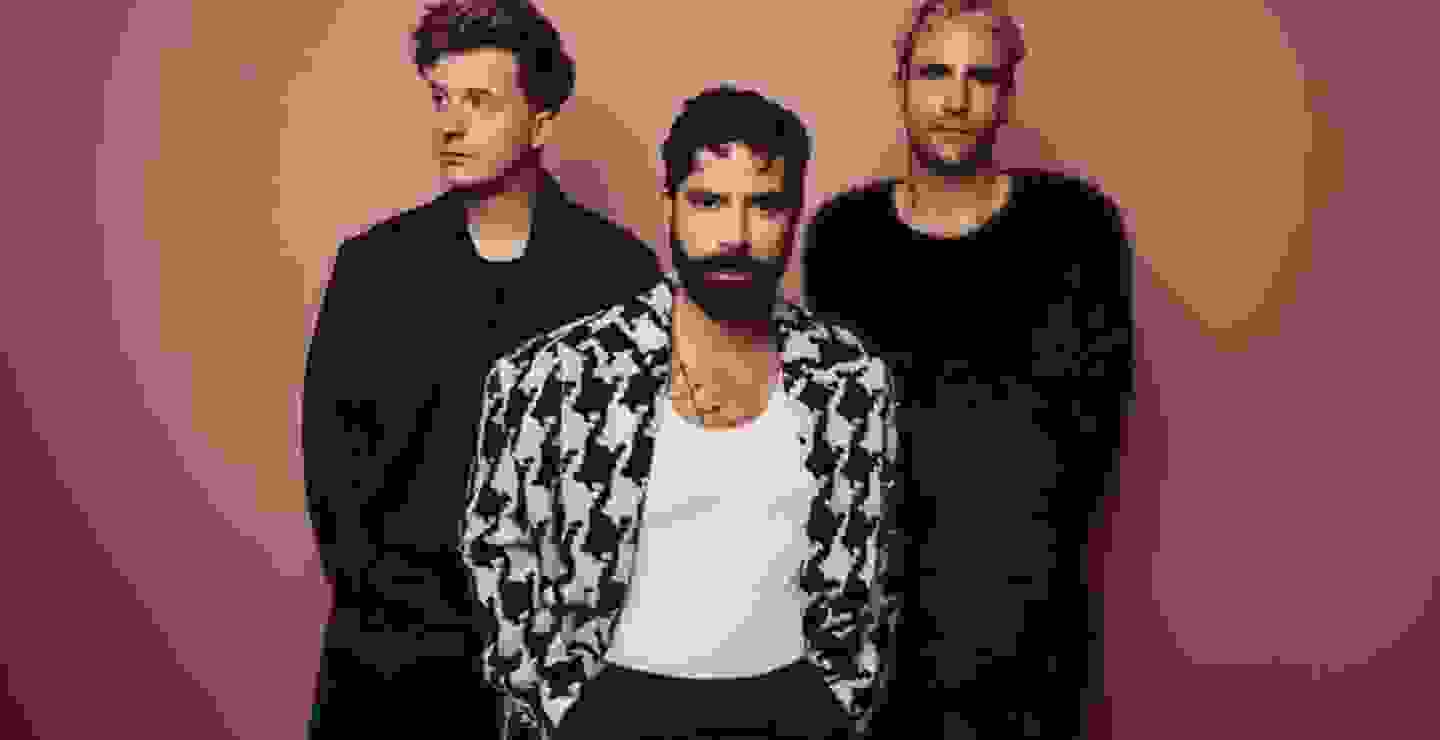 Foals comparte “Wake Me Up”