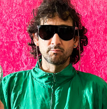 George Arthur Calendar presenta “Mosquito Bite”