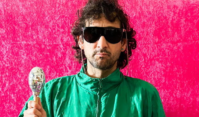 George Arthur Calendar presenta “Mosquito Bite”