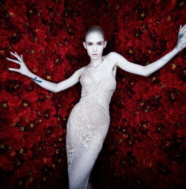 Grimes comparte el video de 