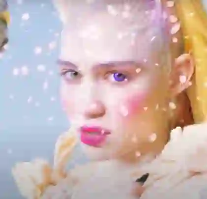 Grimes se autodenomina “supremacista humana”