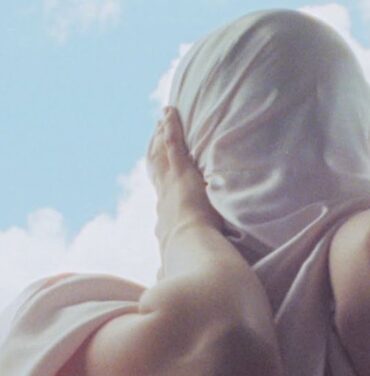 Hinds estrena video para “Burn”