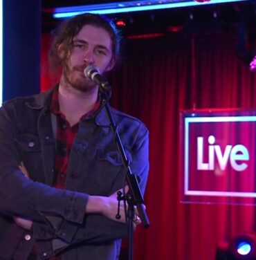 Hozier estrena cover a Arctic Monkeys