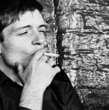 Miembros de Joy Division rendirán tributo a Ian Curtis