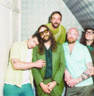 IDLES desata su creatividad con “Gift Horse”