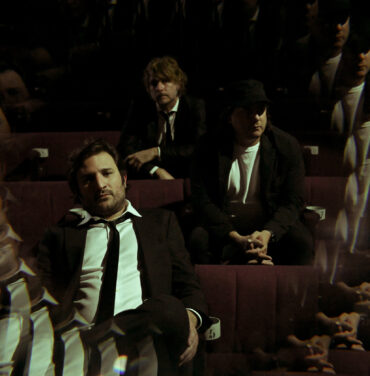 iiis presenta “Dientes” junto a Kirnbauer