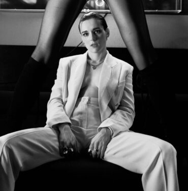 Jehnny Beth versiona “Closer” de Nine Inch Nails