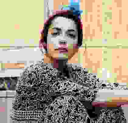 Jennylee comparte “Tickles” y “Heart Tax”