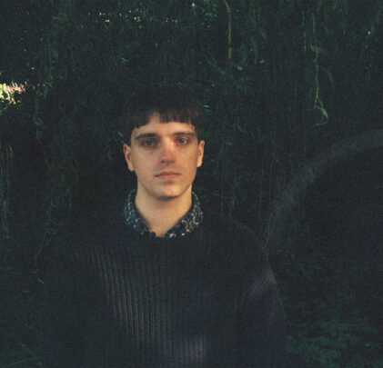 Vuela con el dream pop de Jeshua y su nuevo single “Esther”