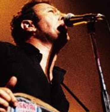Mira a Eddie Vedder en “Fantastic”, el nuevo video de Joe Strummer