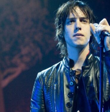 Julian Casablancas colabora con Exhibition