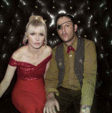 “These Boots Are Made for Walkin”, el nuevo cover de Kate Clover y Warren Thomas