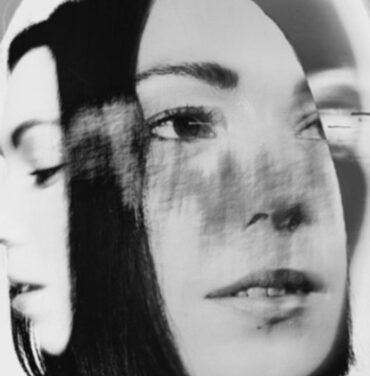 Kelly Lee Owens anuncia el álbum 'LP.8' y estrena dos sencillos