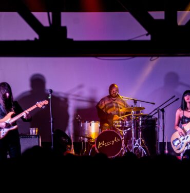 Khruangbin en C3 Stage