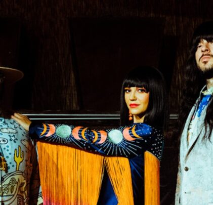 Khruangbin se prepara para publicar cinco álbumes