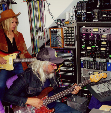 “Slow Boy”  hace la union de J. Mascis y Kim Gordon