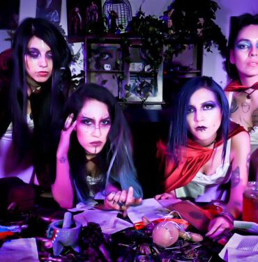 Las Fokin Biches estrena video con una lectura de tarot online