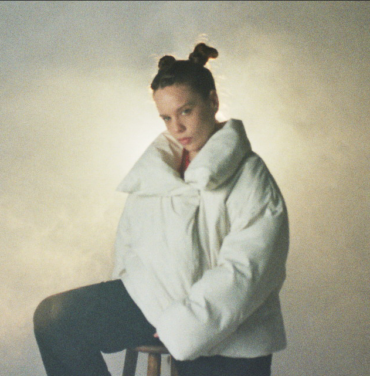 Lashe comparte “Volver”