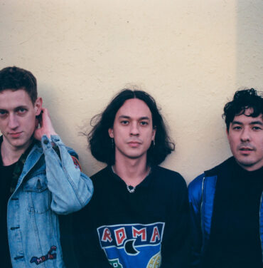 “Flying”, el nuevo single de Last Dinosaurs