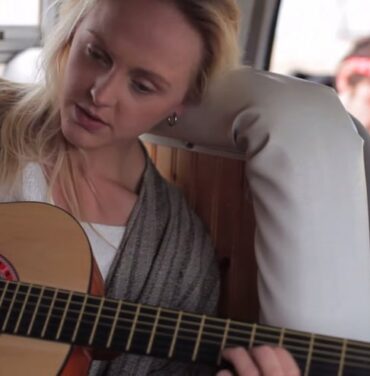 Laura Marling protagoniza el cortometraje 'Woman Driver'