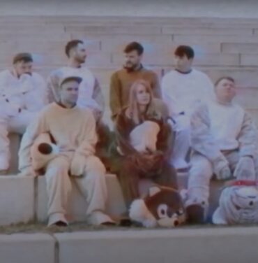 Los Campesinos! comparte el disco 'Whole Damn Body'