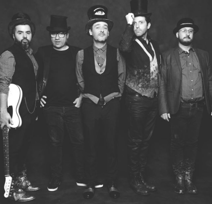 Gana pases para Love of Lesbian