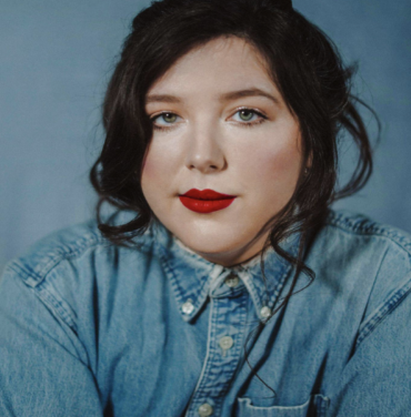 Lucy Dacus lanza una versión acústica de “Partner in Crime” para Spotify Singles