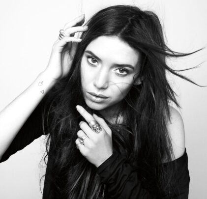 Lykke Li y Woodkid fusionan