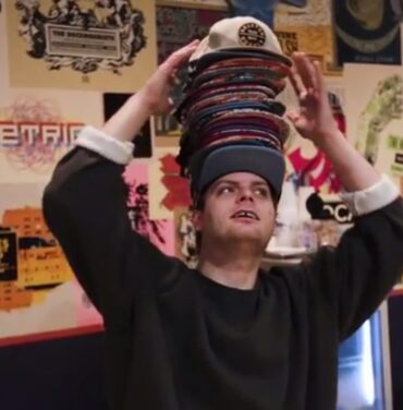 Descubre qué hace Mac DeMarco en este video