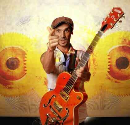 Escucha las nuevas canciones de Manu Chao