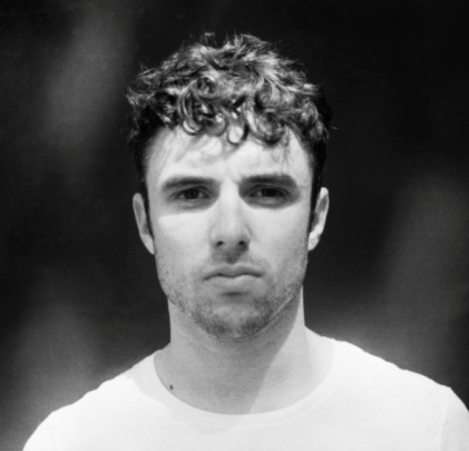 Mickey Pearce recrea 