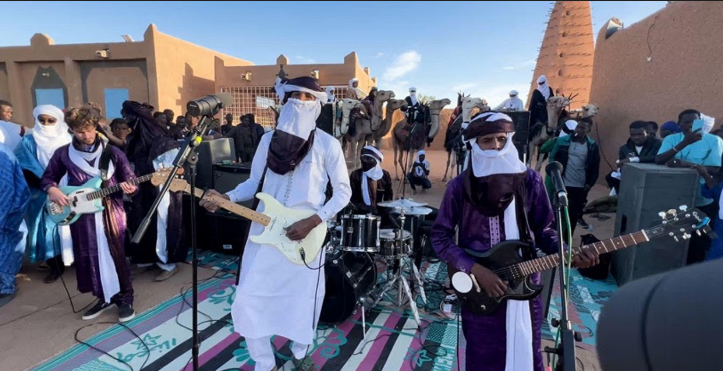 Mdou Moctar comparte 'The Agadez Folders: Live at Sultan's Palace'