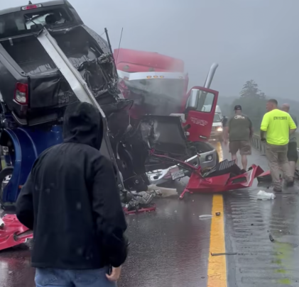 Equipo de Metallica resultó dañado en un accidente automovilístico